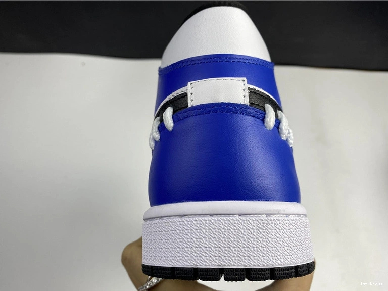 1   Jordan CV0152-401 Sisterhood Mid 0110